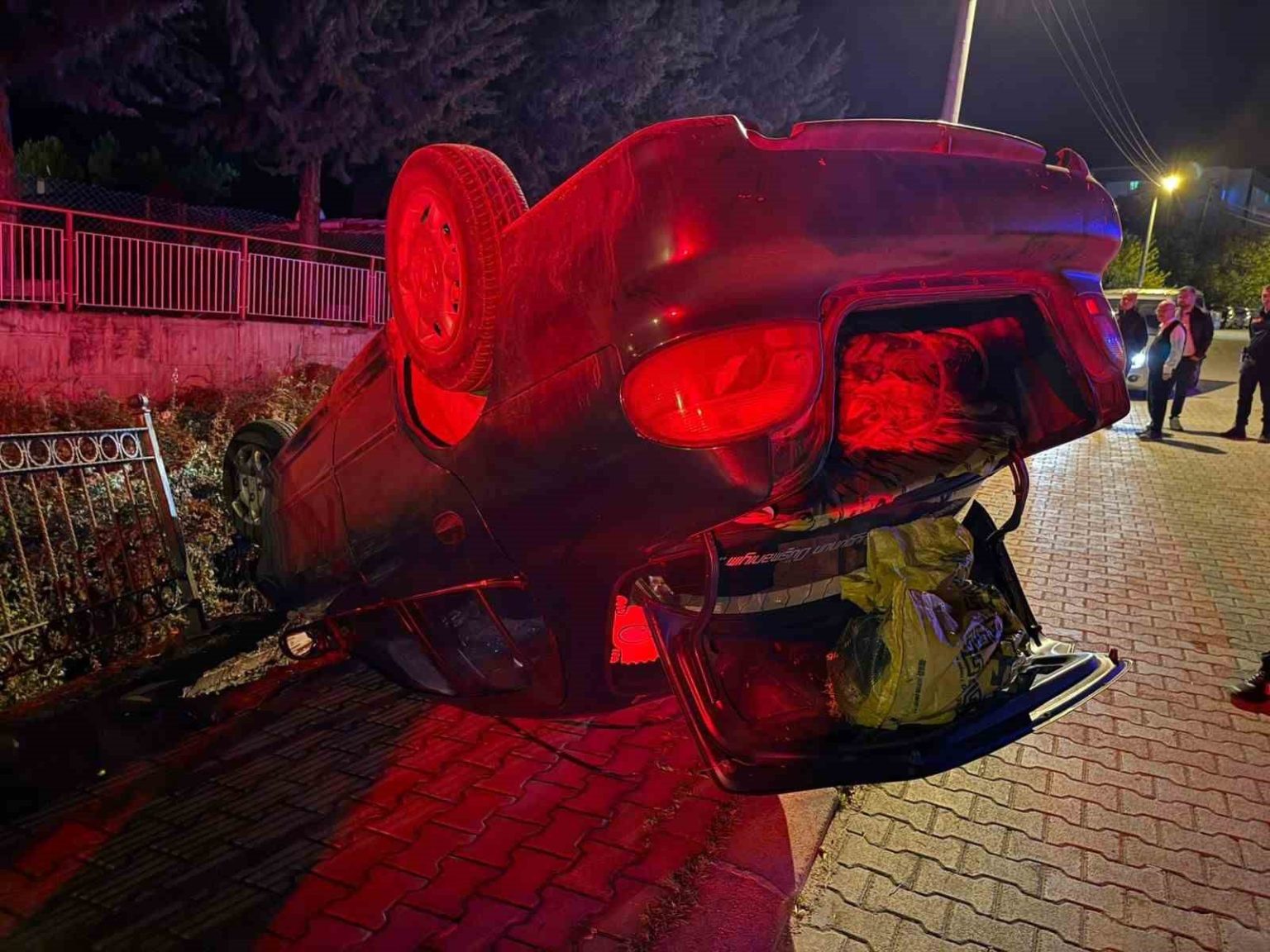 burdurda-otomobil-takla-atti-dereye-dusmekten-son-anda-kurtuldu