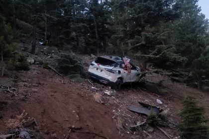 dag-yolunda-otomobil-ucuruma-yuvarlandi-2-olu