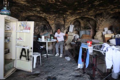 depremden-sonra-huzuru-magarada-bulmustu-simdi-cok-sevdigi-magarasini-bosaltacak-olmanin-huznunu-yasiyor