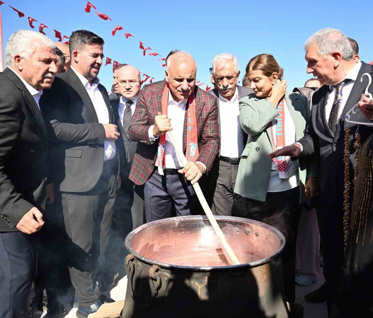 diyarbakirda-kral-yolu-yuruyusu-bag-bozumu-ve-nar-festivali
