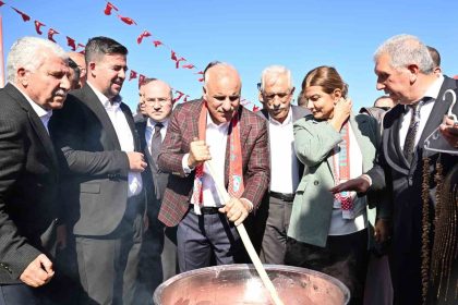 diyarbakirda-kral-yolu-yuruyusu-bag-bozumu-ve-nar-festivali