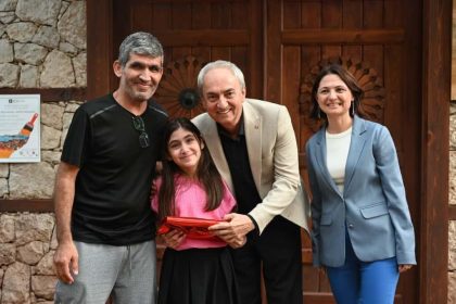 dokumaparkta-cocuklarin-gelecek-sehir-hayalleri-tuvallere-yansidi