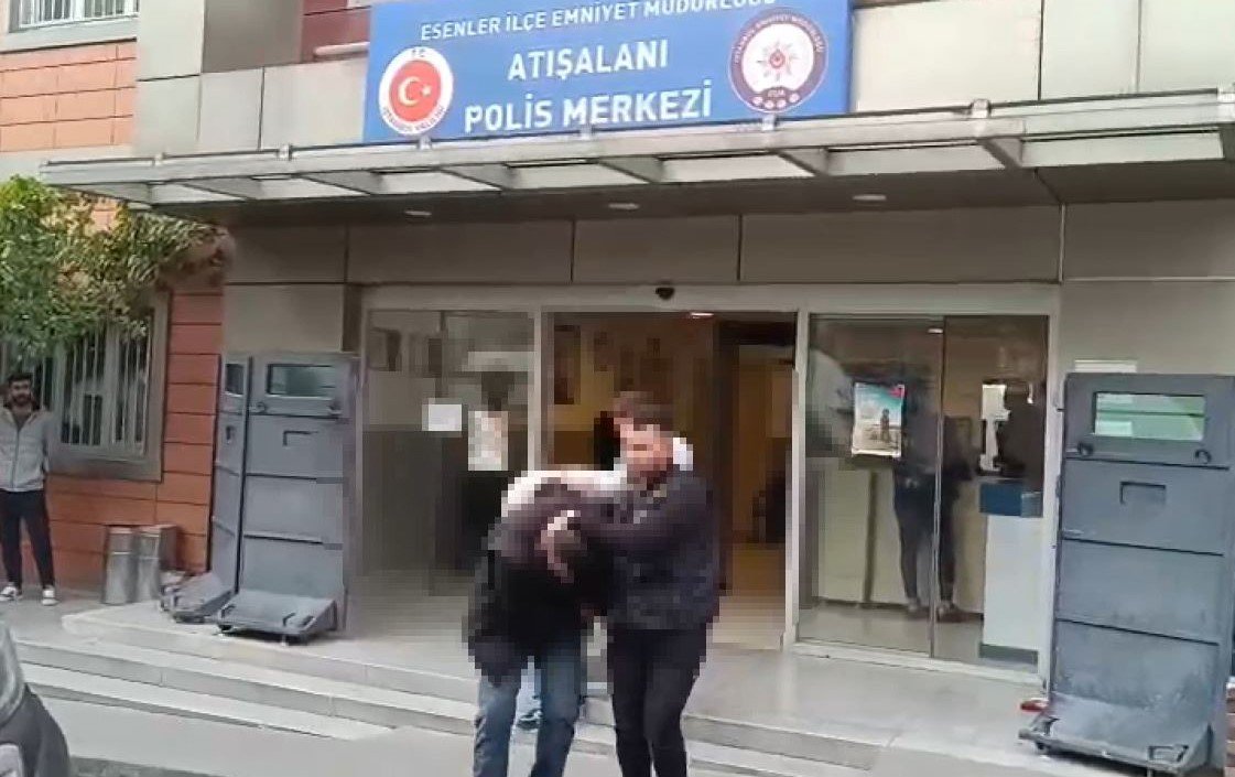 esenlerde-24-yil-hapis-cezasi-bulunan-sahte-kimlikli-sahis-polislere-tehditler-savurdu