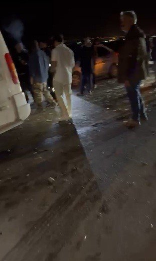 hatayda-yolcu-minibusu-traktore-carpti-15-yarali