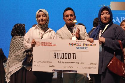 imam-hatip-okullari-basari-ornekleri-sergisinde-kutahyaya-cifte-gurur