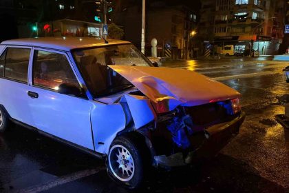 incirliovada-isikta-bekleyen-araca-otomobil-carpti