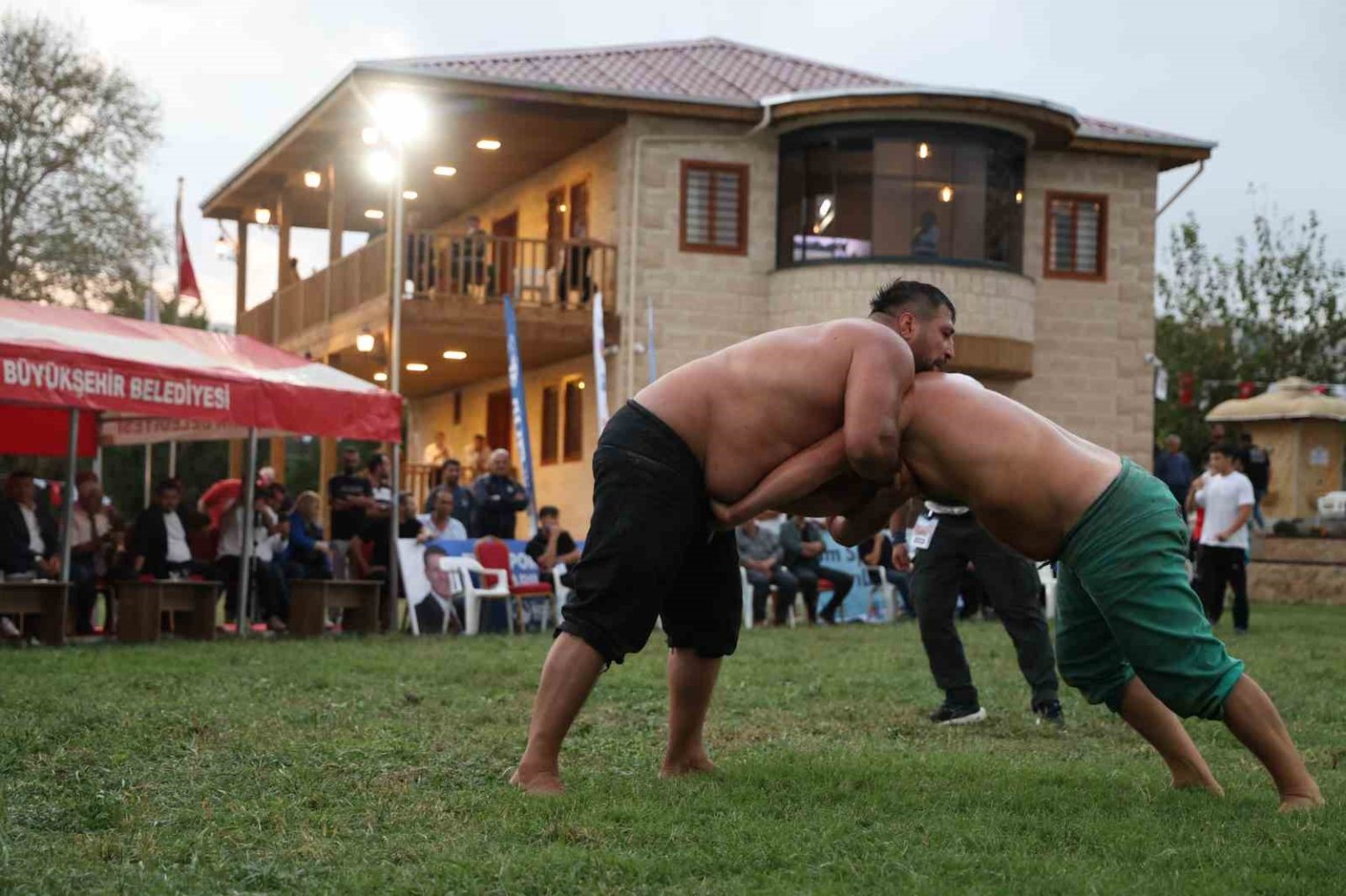 ismet-atli-karakucak-gureslerini-recep-kara-kazandi