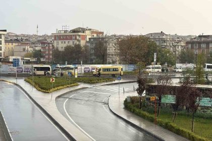 istanbul-gune-yagmurla-basladi
