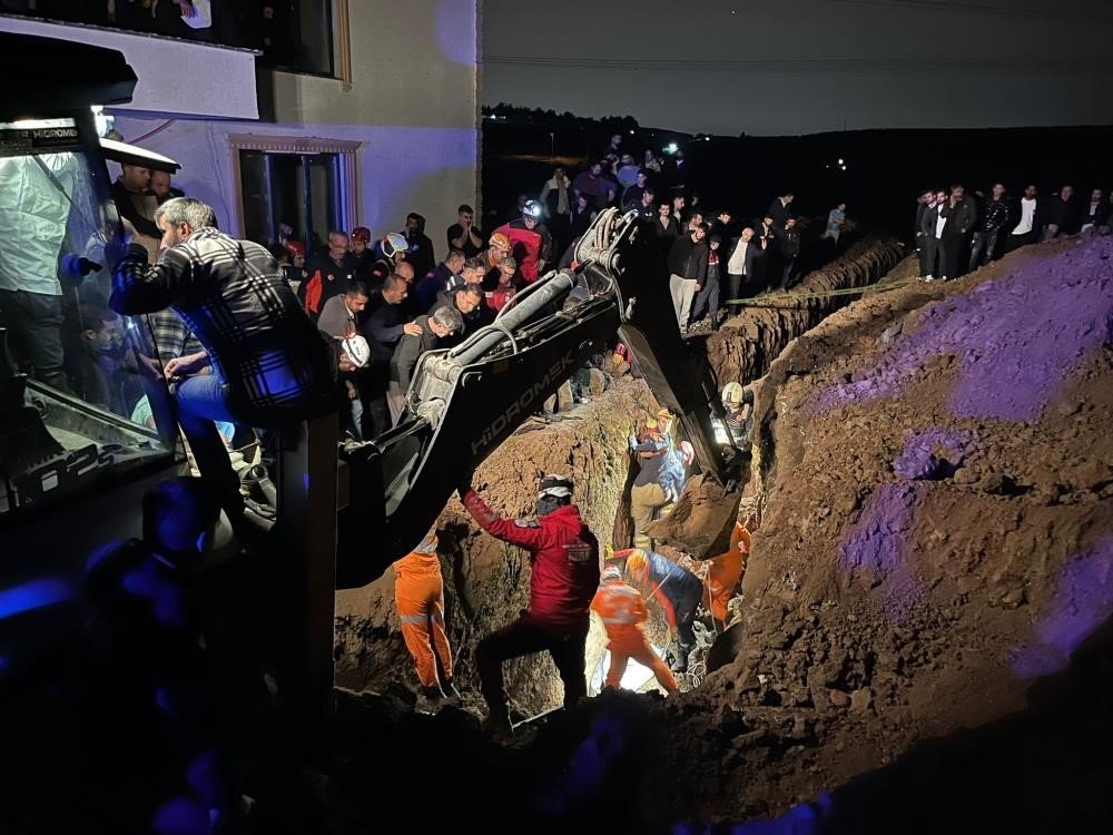 kanalizasyon-cukuru-kazarken-gocuk-altinda-kalan-iki-kardes-topraga-verildi