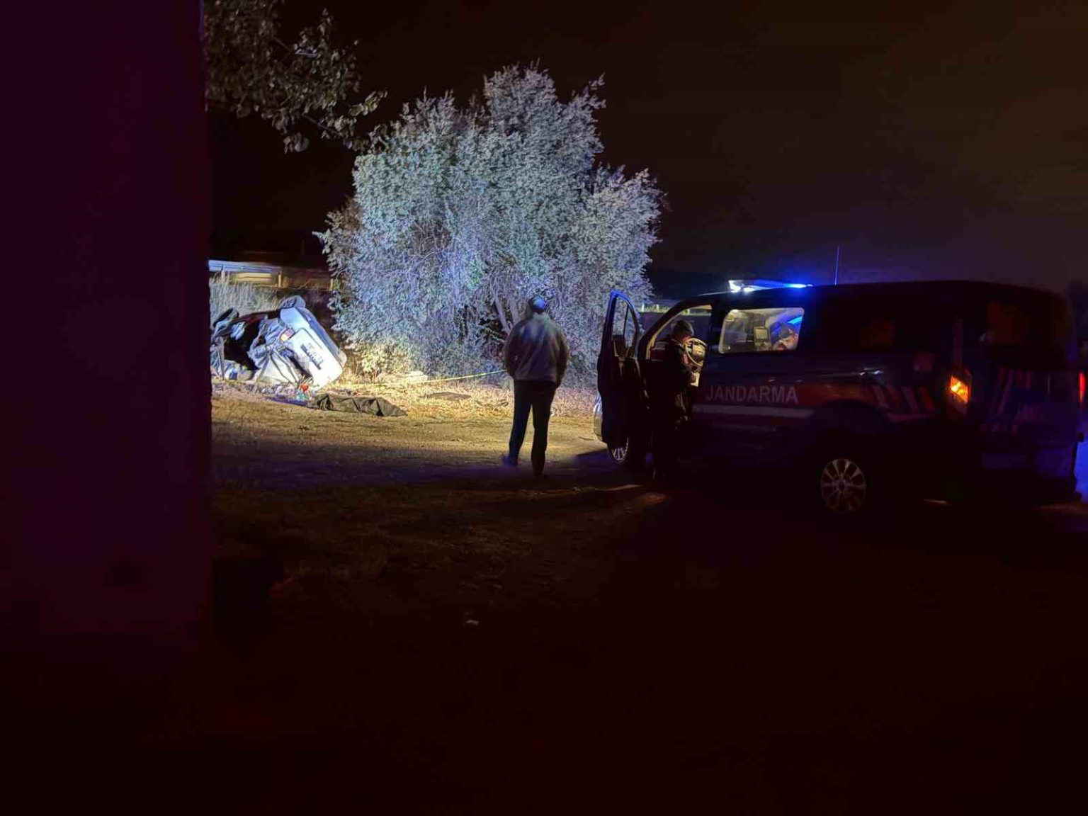 kayseride-takla-atan-otomobil-sarampole-yuvarlandi-1-olu-2-yarali