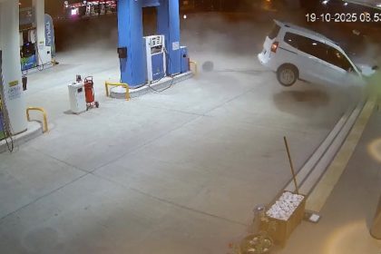 mardinde-faciadan-donuldu-ticari-arac-benzin-istasyonuna-daldi-2-kisi-yaralandi