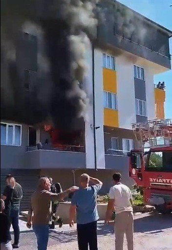 mersinde-ev-yangini-korkuttu