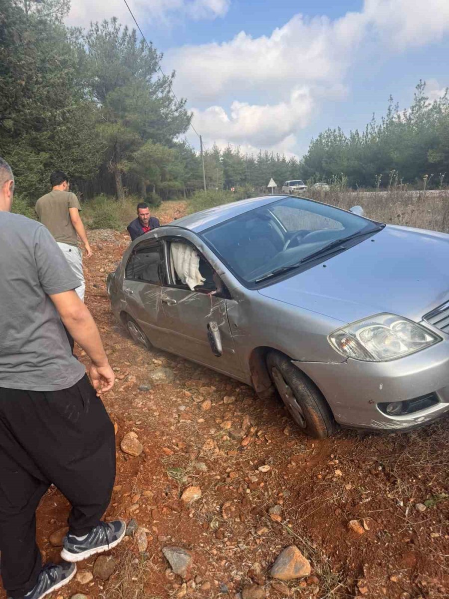 osmaniyede-kontrolden-cikan-arac-sarampole-yuvarlandi-1-yarali