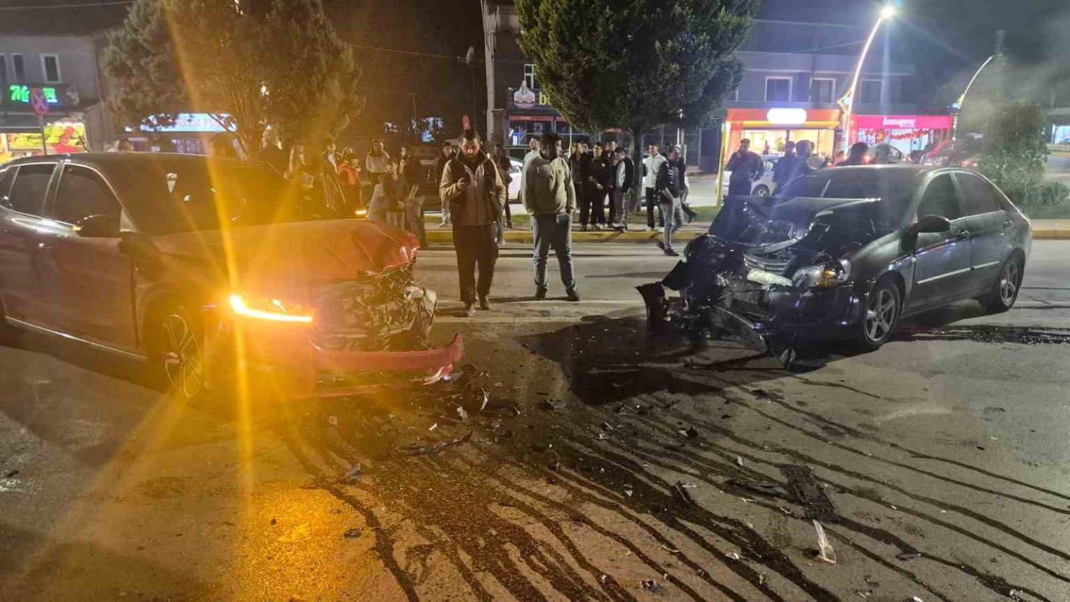 otomobiller-kafa-kafaya-carpisti-2-yarali