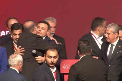 ozgur-celik-oy-coklugu-ile-yeniden-chp-istanbul-il-baskani-secildi