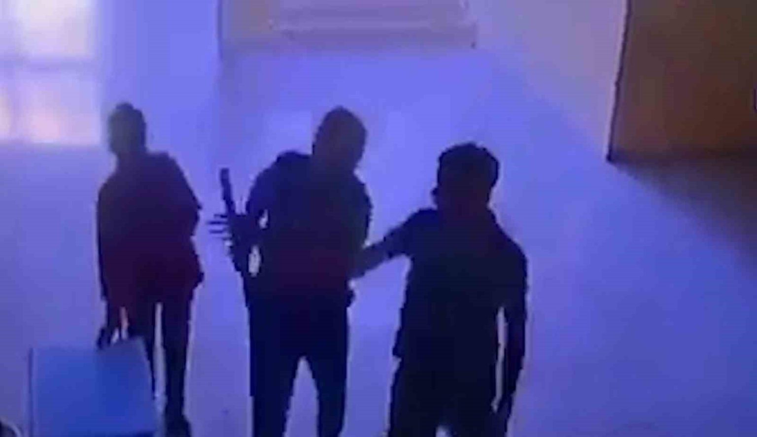 sanliurfada-ogretmen-veli-tarafindan-sopayla-darbedildi