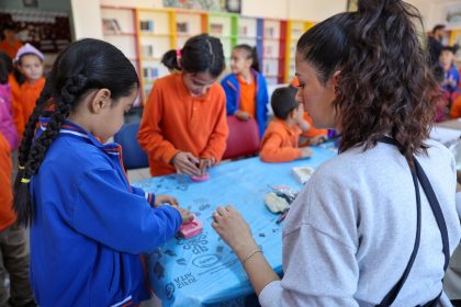 selcuklu-sanat-ve-tasarim-atolyesinden-dis-mahallelerdeki-ogrencilere-sanat-etkinligi