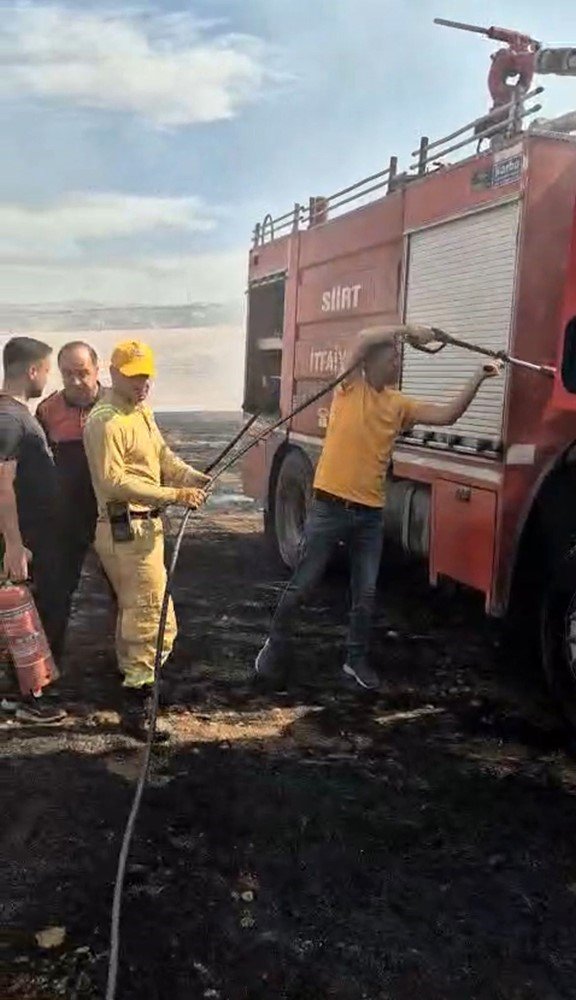 siirtte-aniz-yanginina-mudahale-eden-itfaiye-araci-alevlere-teslim-oldu