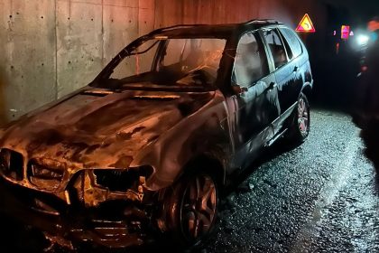 sinopta-yabanci-plakali-arac-kule-dondu