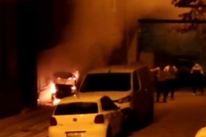 sultangazide-elektrikli-arac-yanarak-kule-dondu