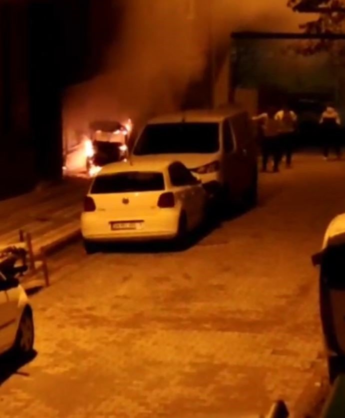 sultangazide-elektrikli-arac-yanarak-kule-dondu