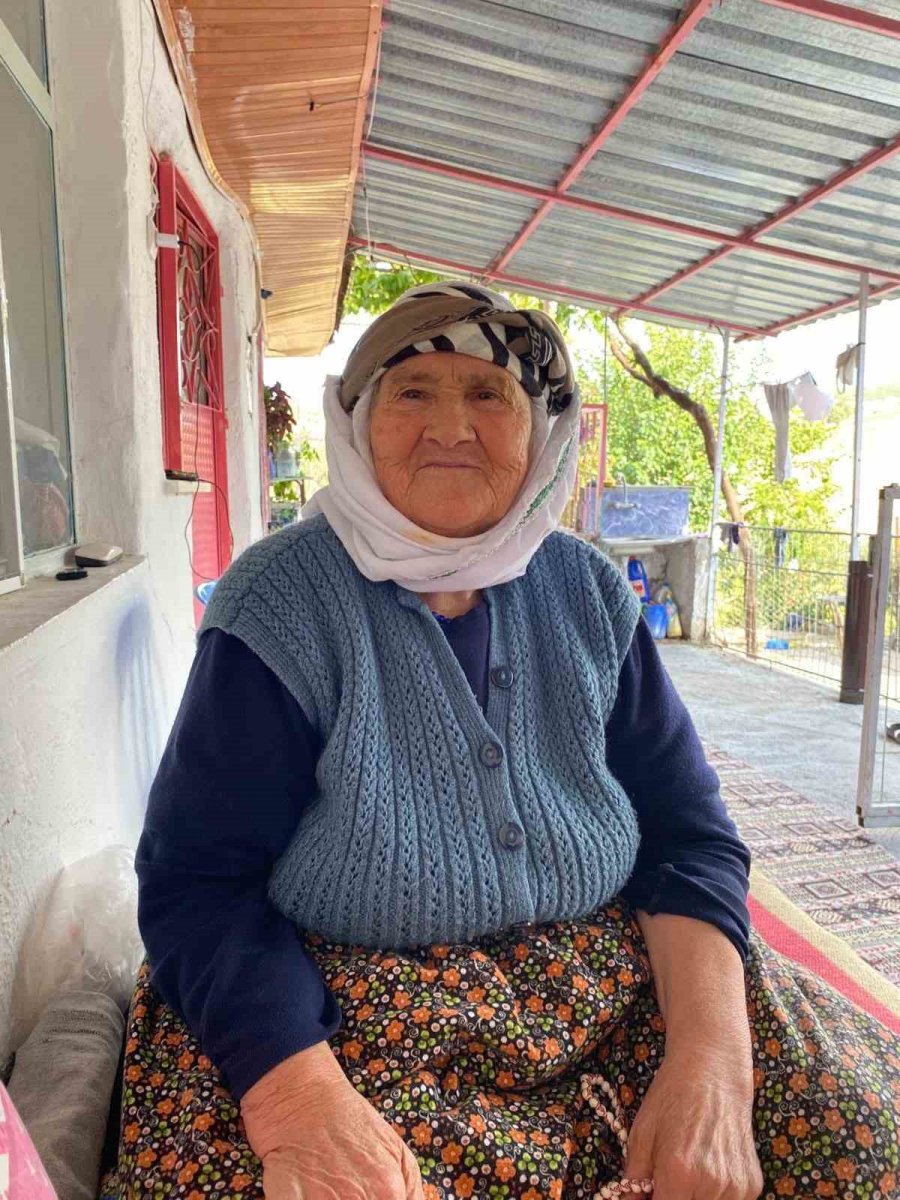 traktorun-carptigi-yasli-kadin-hayatini-kaybetti