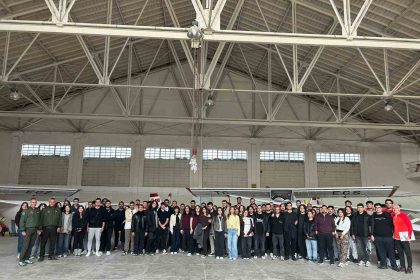 universite-ogrencileri-inonu-havacilik-egitim-merkezini-ziyaret-etti-egitim-ucaklarini-yakindan-gordu
