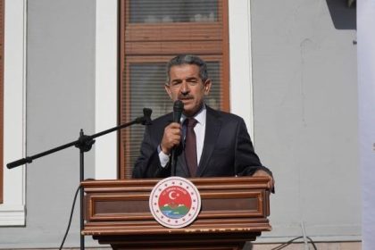 vali-ekici-bir-cocuk-okula-gitmiyorsa-diclede-kuzuyu-kurda-kaptirmisiz-demektir