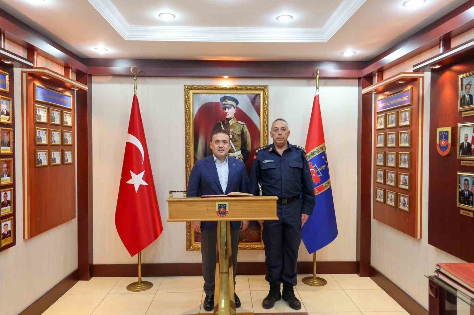 vali-sozer-jandarma-personeliyle-bir-araya-geldi