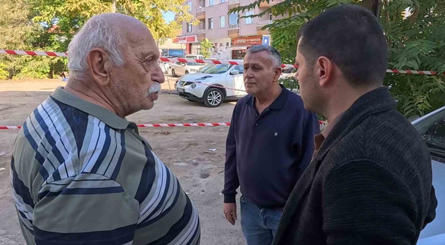 yasli-adamin-park-yerini-unuttugu-aracini-polis-2-dakikada-buldu