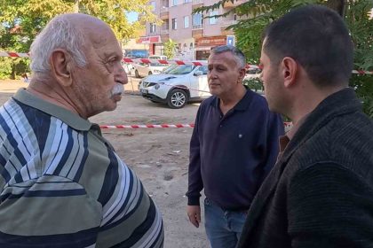 yasli-adamin-park-yerini-unuttugu-aracini-polis-2-dakikada-buldu