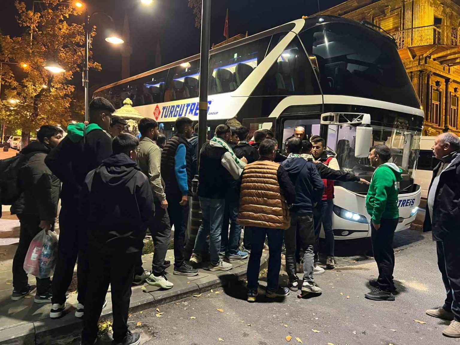 yesil-beyazli-sevda-sinir-tanimiyor