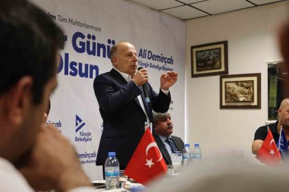 yuregir-belediye-baskani-demircali-muhtarlar-vatandasin-dertlerine-ilk-el-uzatan-kamu-gorevlileridir
