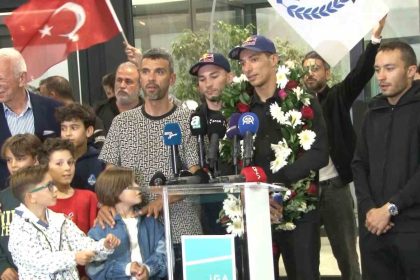 2025-dunya-superbike-sampiyonu-toprak-razgatlioglu-yurda-dondu