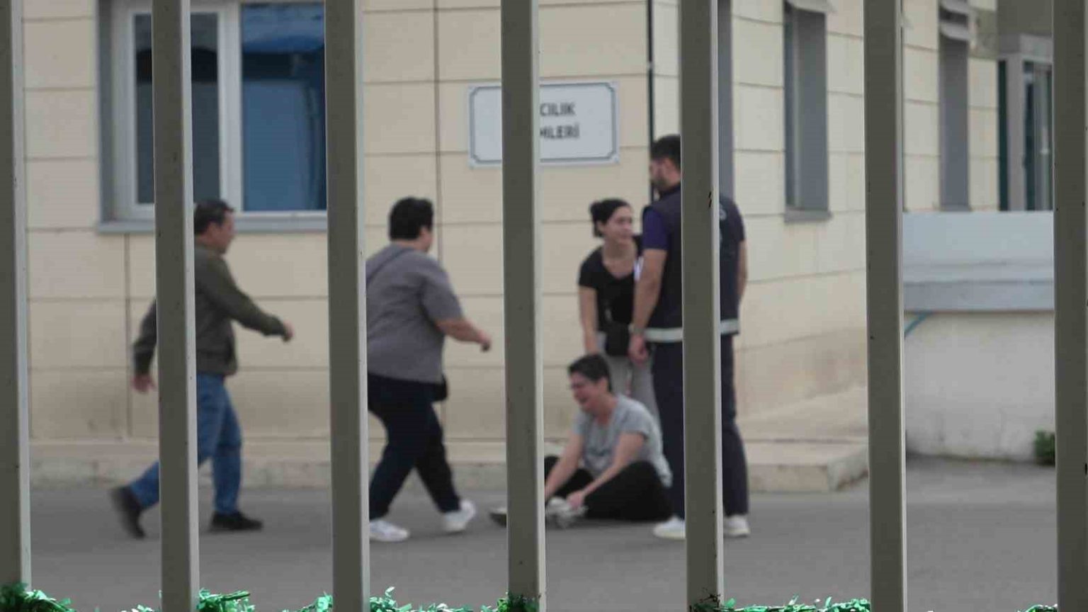 27-yasindaki-genc-parkta-olu-bulundu-annenin-feryadi-yurekleri-dagladi