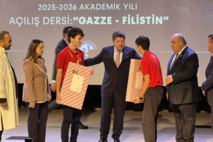 adalet-bakani-tunctan-universite-ogrencilerine-gazze-dersi