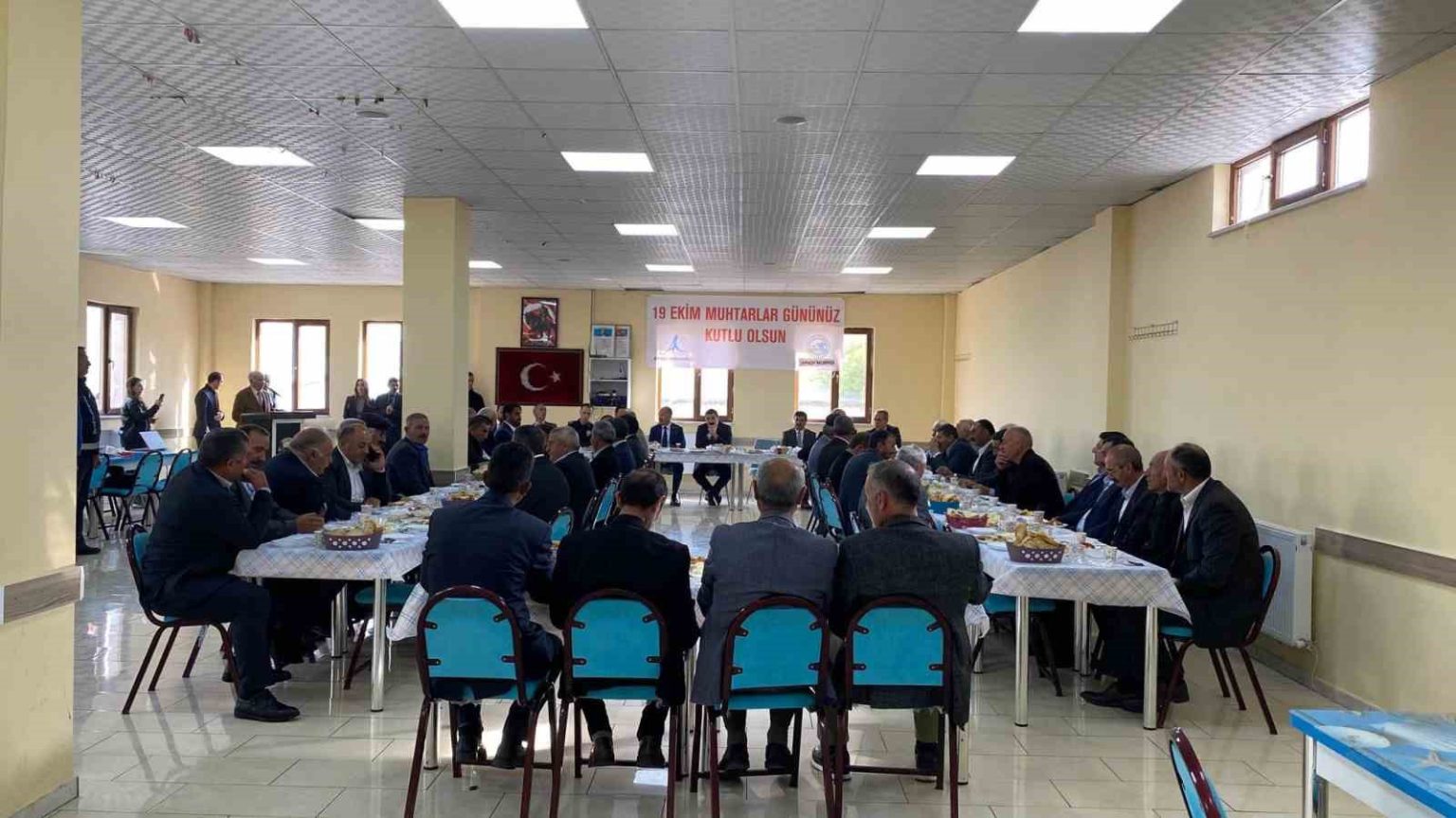 arpacay-kaymakami-akkoz-muhtarlarla-bulustu