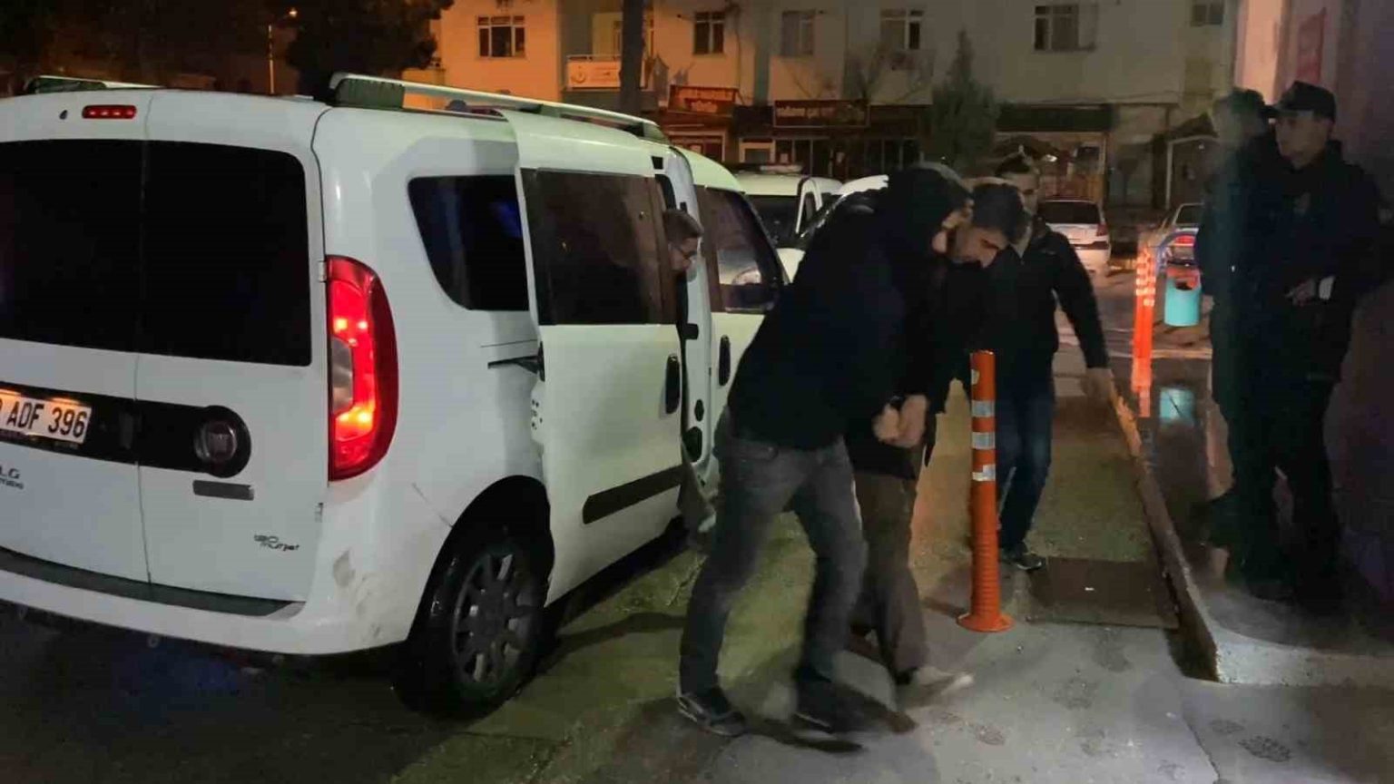 babasini-oldurup-kacti-polisin-operasyonuyla-yakalandi
