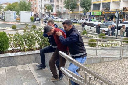 babasini-tufekle-olduren-zanli-adliyeye-sevk-edildi