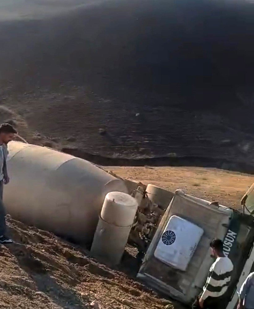 batmanda-beton-mikseri-sarampole-yuvarlandi-1-yarali