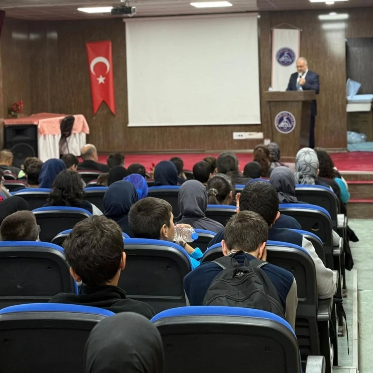 bayburtta-peygamberimiz-ve-aile-ahlaki-konulu-konferans-duzenlendi