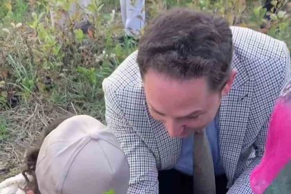 bigada-ogrencilerle-aronya-toplama-etkinligi