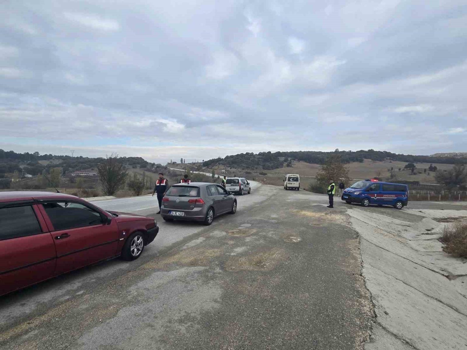 bilecikte-115-jandarma-personelinin-katilimi-ile-18-noktada-huzur-ve-guven-uygulamasi