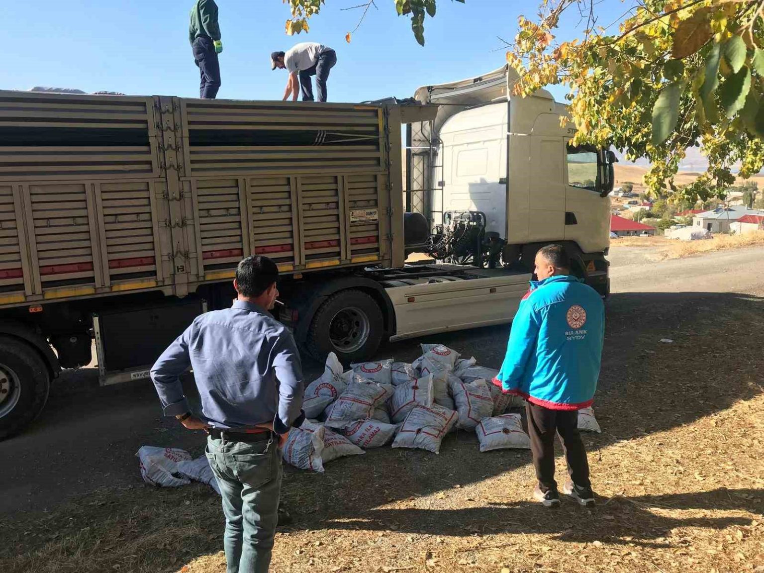 bulanik-kaymakamligindan-5-bin-aileye-komur-destegi