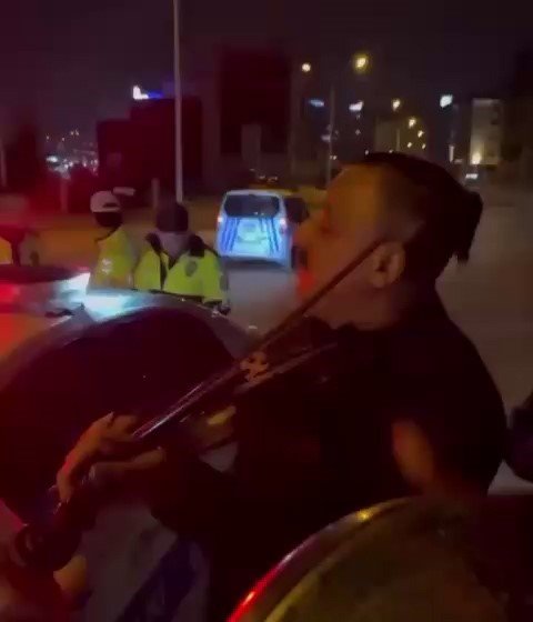 cezaya-fasil-molasi-darbuka-ve-kemanla-oyun-havasi