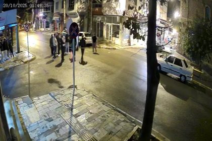 devrilen-aractaki-8-aylik-bebek-camdan-baba-ise-aracin-bagajindan-cikartilarak-kurtarildi