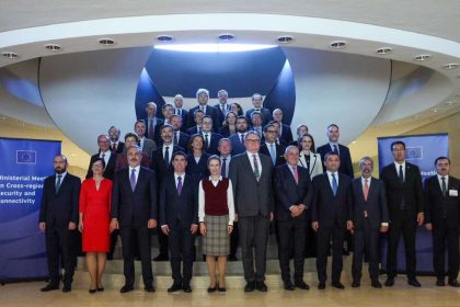 disisleri-bakani-fidan-ab-dis-iliskiler-konseyinin-aile-fotografina-katildi