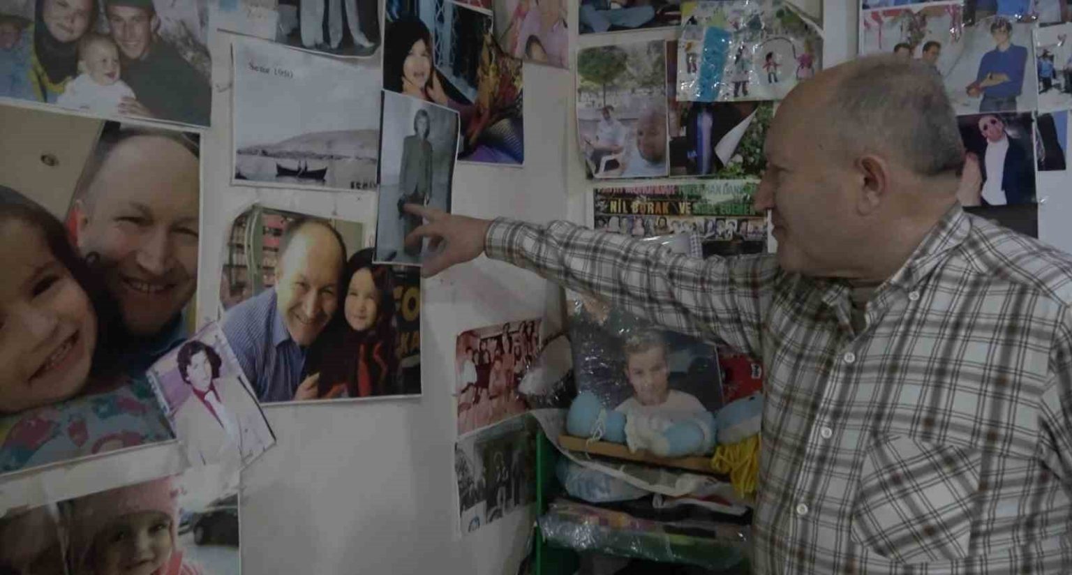 dogdugu-7-bin-nufuslu-kasabanin-neredeyse-tum-sakinlerinin-fotograflarini-cekip-arsivledi