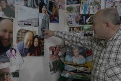 dogdugu-7-bin-nufuslu-kasabanin-neredeyse-tum-sakinlerinin-fotograflarini-cekip-arsivledi