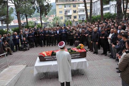 dugun-konvoyunda-sarampole-yuvarlanmasi-sonucu-hayatini-kaybeden-genc-son-yolculuguna-ugurlandi